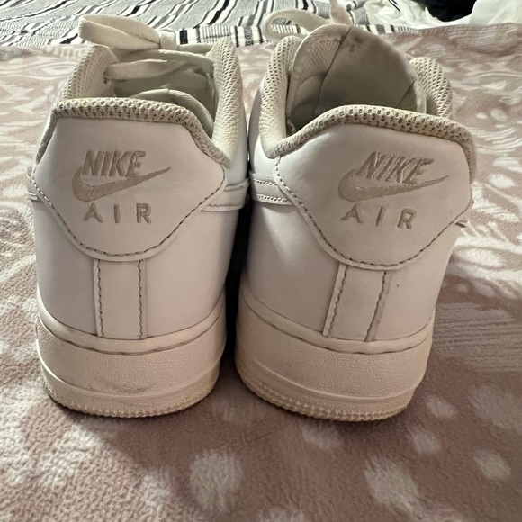 Women’s Nike AF 1 - Picture 3 of 7